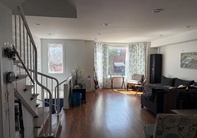 Photo 3 of Townhouse for sale at 933 S Oakley Blvd, Chicago, IL 60612 | MLS# 12772681 | Listing updated on 2026-10-05