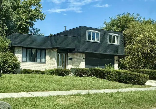 Single family home for sale at 58 E 164th Street, South Holland, IL 60473 | MLS# 12772693