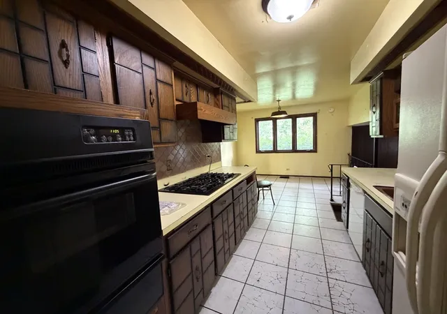 Photo 4 of Single family home for sale at 58 E 164th Street, South Holland, IL 60473 | MLS# 12772693 | Listing updated on 2026-10-06