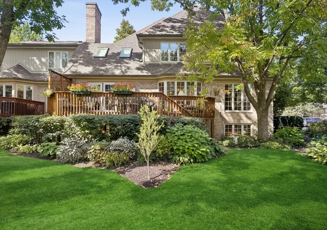 Photo 2 of Townhouse for sale at 24 Tartan Lakes Ct, Westmont, IL 60559 | MLS# 12772695 | Listing updated on 2026-10-07