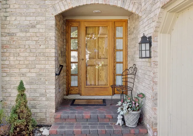 Photo 3 of Townhouse for sale at 24 Tartan Lakes Ct, Westmont, IL 60559 | MLS# 12772695 | Listing updated on 2026-10-07