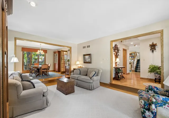Photo 4 of Townhouse for sale at 24 Tartan Lakes Ct, Westmont, IL 60559 | MLS# 12772695 | Listing updated on 2026-10-07