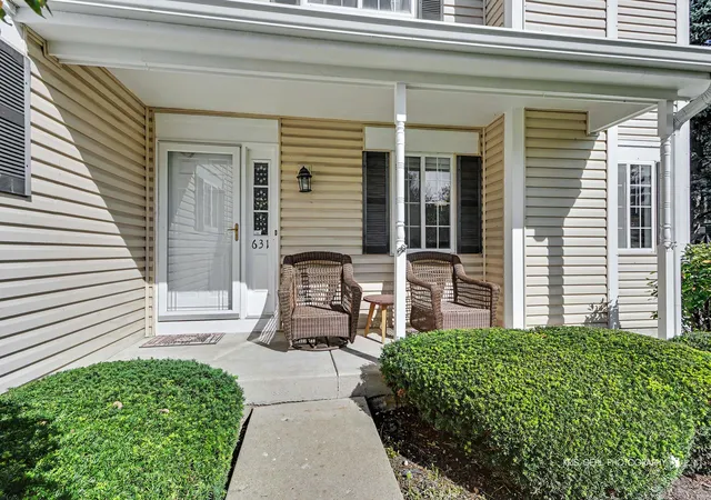 Listing Photo 2 - Condo for sale in building located at 631 Silver Creek Rd, Woodstock, IL 60098