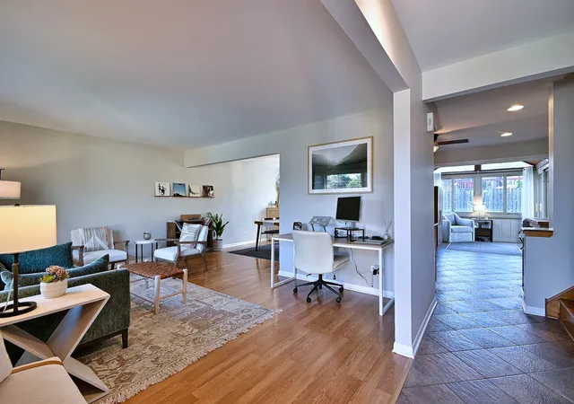 Photo 3 of Single family home for sale at 542 W Armitage Ave, Elmhurst, IL 60126 | MLS# 12772710 | Listing updated on 2026-10-06