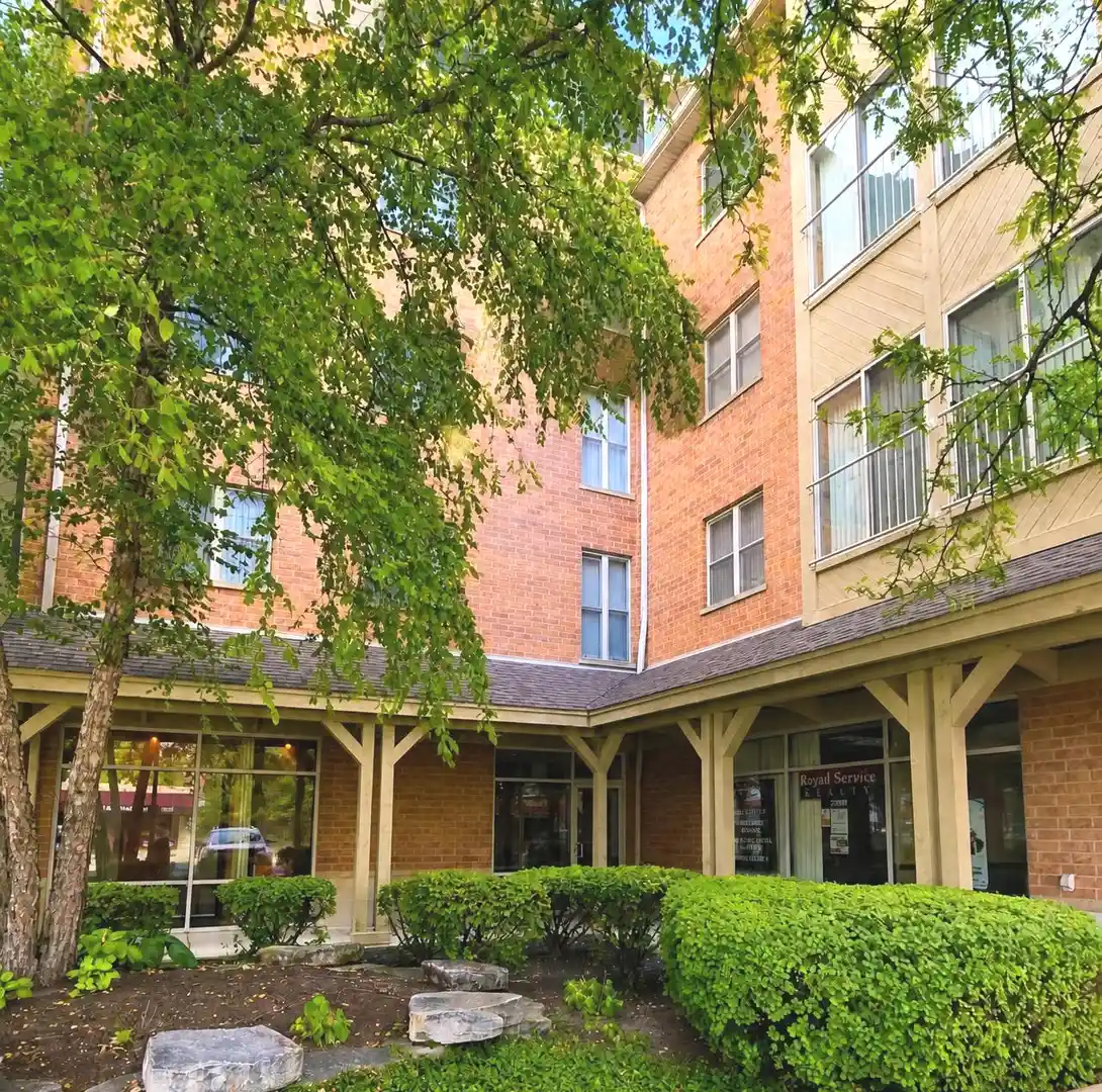 Listing Photo 1 - Condo for sale in 100 N Bokelman St located at 100 N Bokelman St, Roselle, IL 60172 - Unit #429