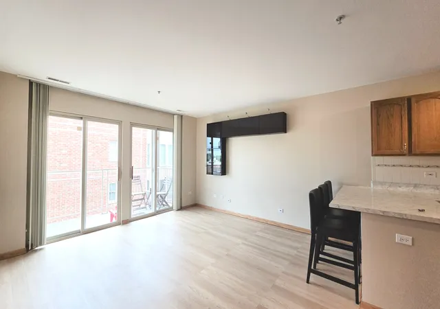 Listing Photo 5 - Condo for sale in building located at 100 N Bokelman St, Roselle, IL 60172 - Unit #429