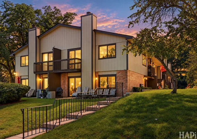 Listing Photo 3 - Condo for sale in building located at 85 Mineola Rd, Fox Lake, IL 60020