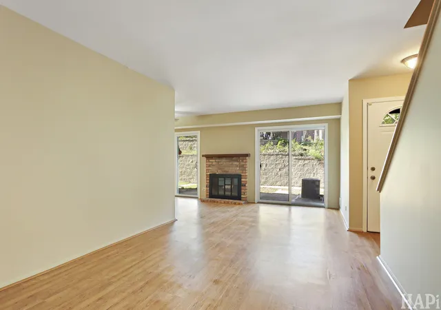Listing Photo 5 - Condo for sale in building located at 85 Mineola Rd, Fox Lake, IL 60020