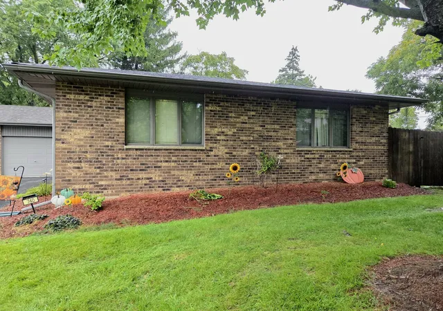 Photo 3 of House for sale at 740 Tara Dr, Woodstock, IL 60098 | MLS# 12772741 | Listing updated on 2026-10-05