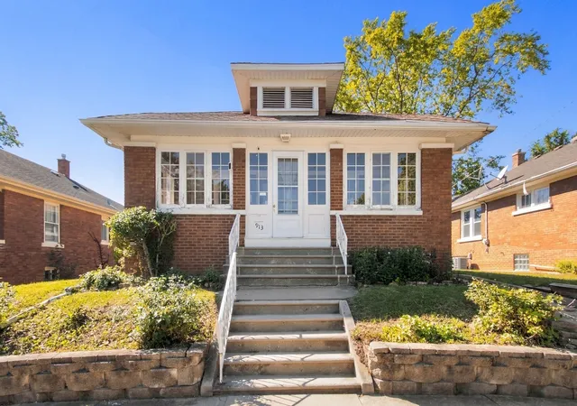 Photo 1 of Single family home for sale at 913 Clement St, Joliet, IL 60435 | MLS# 12772743 | Listing updated on 2026-10-05