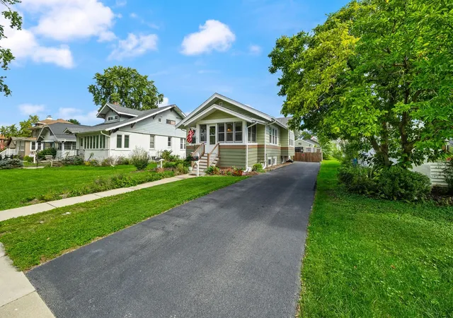 Photo 2 of Single family home for sale at 315 S Myrtle Ave, Villa Park, IL 60181 | MLS# 12772750 | Listing updated on 2026-10-05