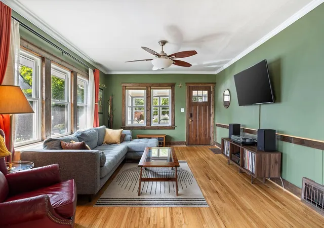 Photo 4 of Single family home for sale at 315 S Myrtle Ave, Villa Park, IL 60181 | MLS# 12772750 | Listing updated on 2026-10-05