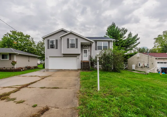 Photo 1 of Single family home for sale at 107 Lake St, Washington, IL 61571 | MLS# 12772768 | Listing updated on 2026-10-05