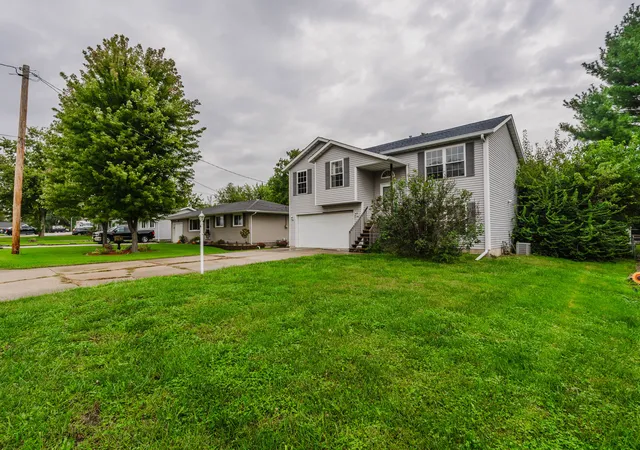 Photo 2 of Single family home for sale at 107 Lake St, Washington, IL 61571 | MLS# 12772768 | Listing updated on 2026-10-05