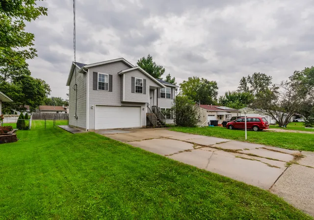 Photo 3 of Single family home for sale at 107 Lake St, Washington, IL 61571 | MLS# 12772768 | Listing updated on 2026-10-05