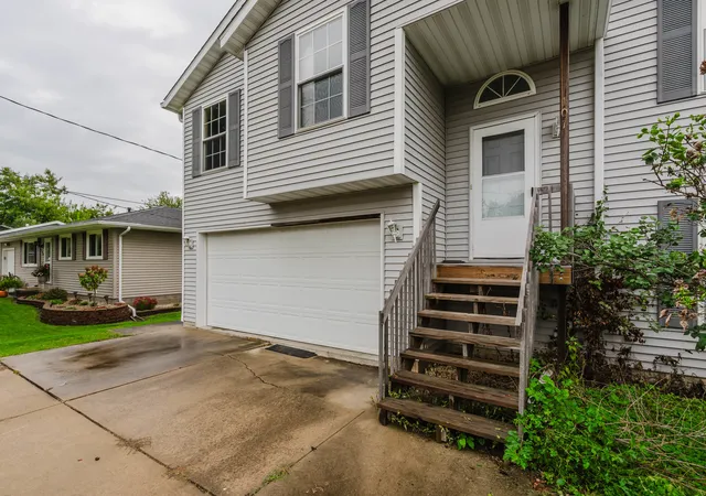 Photo 3 of Single family home for sale at 107 Lake St, Washington, IL 61571 | MLS# 12772768 | Listing updated on 2026-10-05