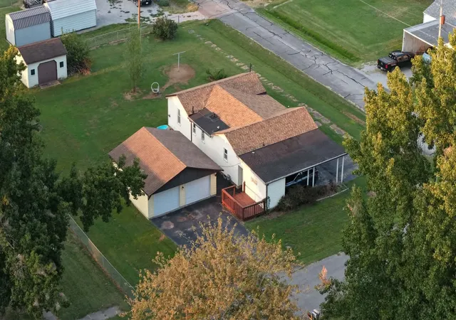 Photo 1 of Single family home for sale at 401 N Mary St, Sesser, IL 62884 | MLS# 12772774 | Listing updated on 2026-10-05