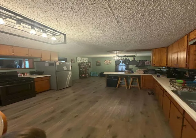 Photo 3 of Single family home for sale at 401 N Mary St, Sesser, IL 62884 | MLS# 12772774 | Listing updated on 2026-10-05