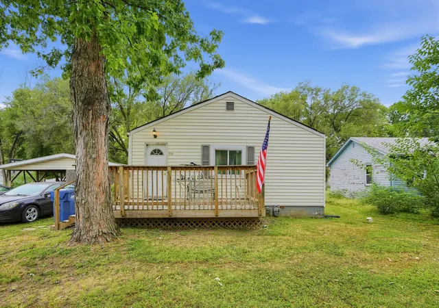 Photo 1 of Single family home for sale at 203 Missouri Ave, South Roxana, IL 62087 | MLS# 12772823 | Listing updated on 2026-10-05