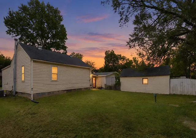 Photo 3 of Single family home for sale at 203 Missouri Ave, South Roxana, IL 62087 | MLS# 12772823 | Listing updated on 2026-10-05