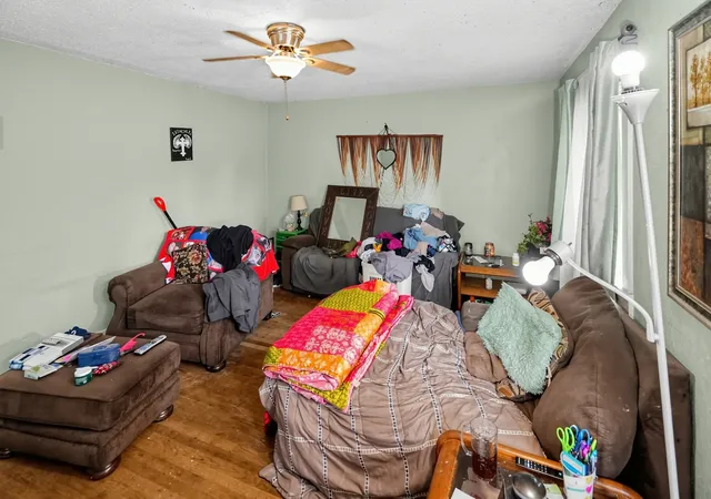 Photo 4 of Single family home for sale at 203 Missouri Ave, South Roxana, IL 62087 | MLS# 12772823 | Listing updated on 2026-10-05
