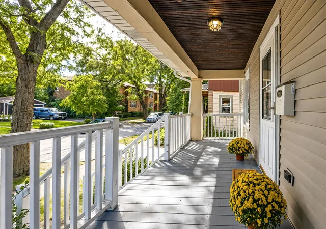 Photo 2 of Single family home for sale at 198 W Quincy St, Riverside, IL 60546 | MLS# 12772831 | Listing updated on 2026-10-07