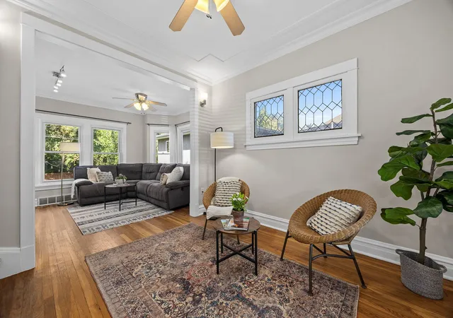 Photo 3 of Single family home for sale at 198 W Quincy St, Riverside, IL 60546 | MLS# 12772831 | Listing updated on 2026-10-07