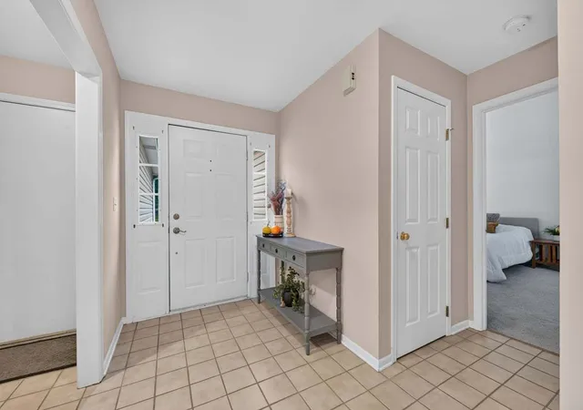 Photo 2 of Single family home for sale at 397 Meadowview Ln, Aurora, IL 60502 | MLS# 12772836 | Listing updated on 2026-10-06