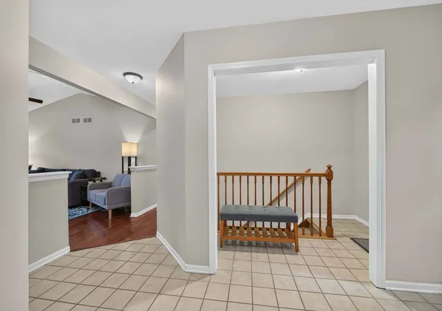 Photo 4 of Single family home for sale at 397 Meadowview Ln, Aurora, IL 60502 | MLS# 12772836 | Listing updated on 2026-10-06