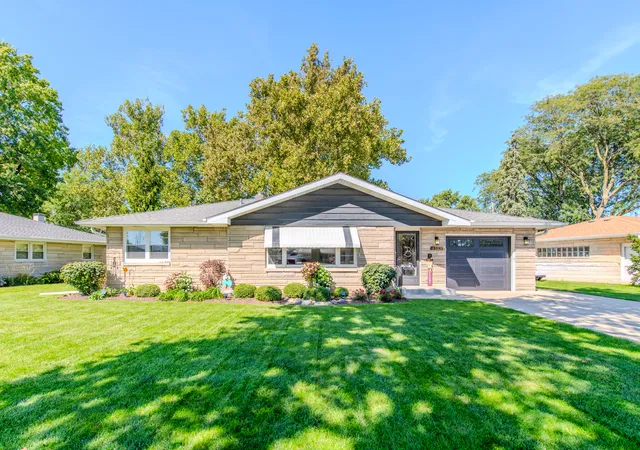 Photo 1 of Sale Pending at 405 Bevan Dr E, Joliet, IL 60435 | MLS# 12772842 | Listing updated on 2026-10-04