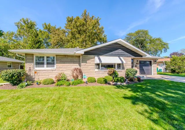 Photo 2 of Sale Pending at 405 Bevan Dr E, Joliet, IL 60435 | MLS# 12772842 | Listing updated on 2026-10-04