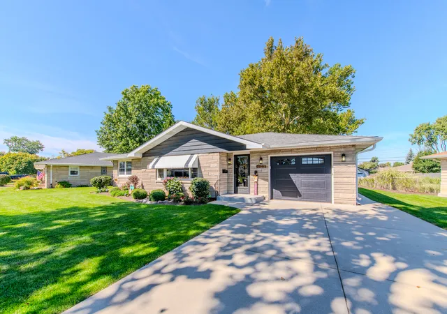 Photo 3 of Sale Pending at 405 Bevan Dr E, Joliet, IL 60435 | MLS# 12772842 | Listing updated on 2026-10-04