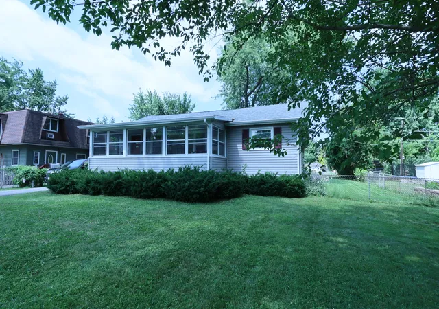 Photo 1 of Single family home for sale at 42690 N Lake Dr, Antioch, IL 60002 | MLS# 12772861 | Listing updated on 2026-10-06