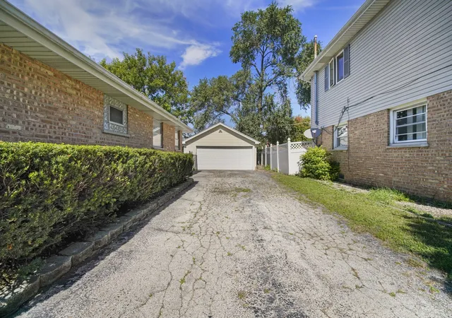 Photo 3 of Single family home for sale at 6508 103rd Street, Chicago Ridge, IL 60415 | MLS# 12772866 | Listing updated on 2026-10-02