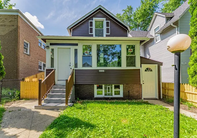 Photo 2 of Single family home for sale at 1914 Foster St, Evanston, IL 60201 | MLS# 12772872 | Listing updated on 2026-10-05