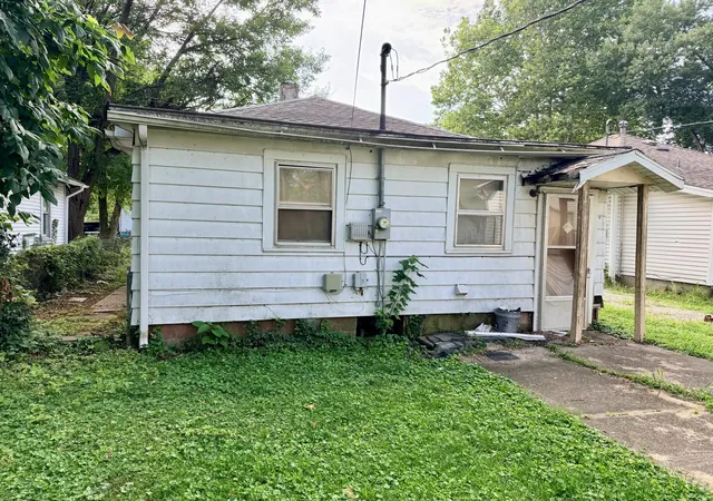 Photo 10 of Single family home for sale at 2180 S 17th Street, Springfield, IL 62703 | MLS# 12772886 | Listing updated on 2026-10-06