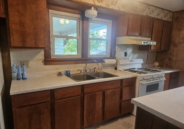 Photo 4 of Single family home for sale at 211 W Liberty St, Joy, IL 61260 | MLS# 12772897 | Listing updated on 2026-10-30