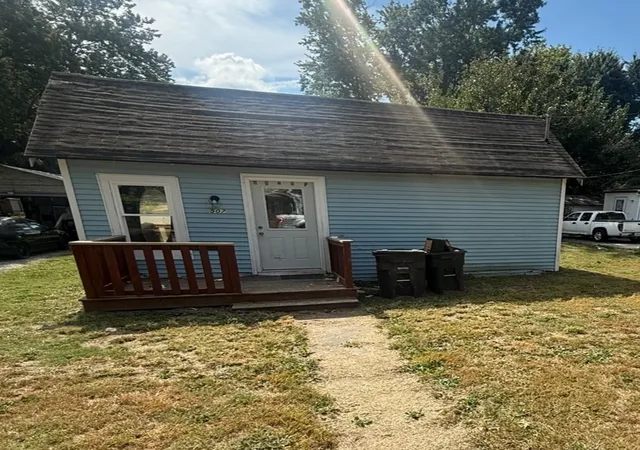 Photo 1 of Single family home for sale at 507 W Baird St, Carbondale, IL 62901 | MLS# 12772912 | Listing updated on 2026-10-07