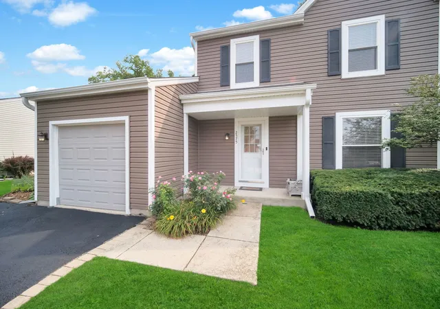 Photo 1 of Single family home for sale at 2575 Prairieview Ln, Aurora, IL 60504 | MLS# 12772913 | Listing updated on 2026-10-01