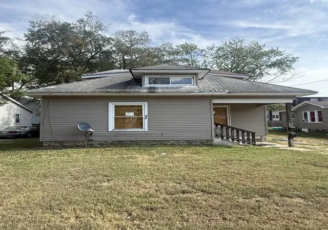 Multi family home for sale at 507 S Hays Ave, Carbondale, IL 62901 | MLS# 12772918