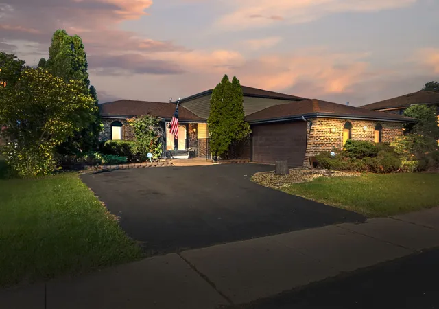 Photo 3 of Single family home for sale at 416 S Harper Ave, Glenwood, IL 60425 | MLS# 12772926 | Listing updated on 2026-10-07