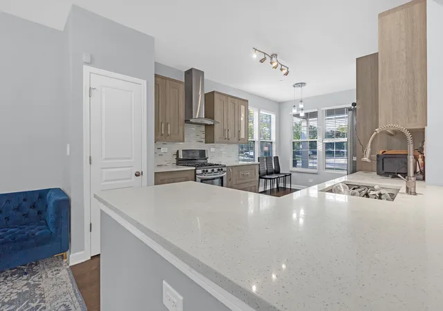 Photo 4 of Townhouse for sale at 1493 Yellowstone Dr, Streamwood, IL 60107 | MLS# 12772951 | Listing updated on 2026-10-07