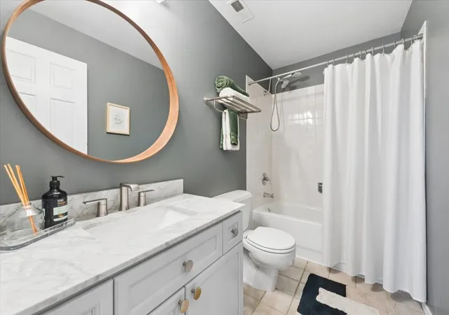 Photo 3 of Condo for sale at 3151 N Lincoln Ave #509, Chicago, IL 60657 | MLS# 12772953 | Listing updated on 2026-10-07