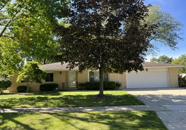 Photo 1 of Single family home for sale at 207 Illini Dr, Minooka, IL 60447 | MLS# 12772955 | Listing updated on 2026-10-07