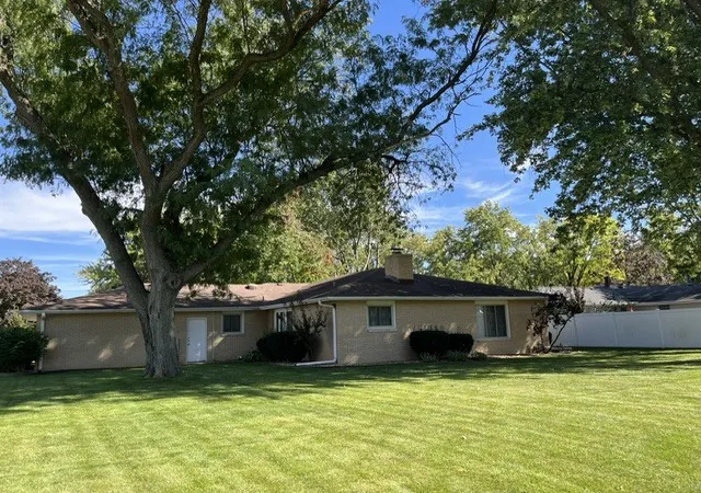 Photo 2 of Single family home for sale at 207 Illini Dr, Minooka, IL 60447 | MLS# 12772955 | Listing updated on 2026-10-07