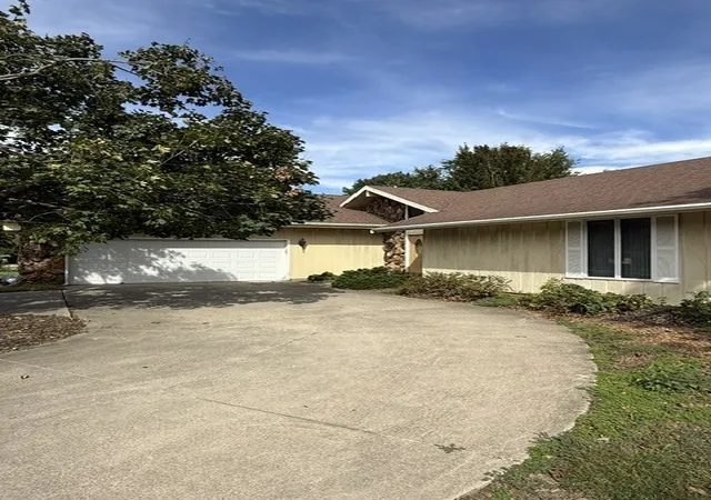 Photo 2 of Single family home for sale at 312 S Hershey Rd, Bloomington, IL 61704 | MLS# 12772964 | Listing updated on 2026-10-06