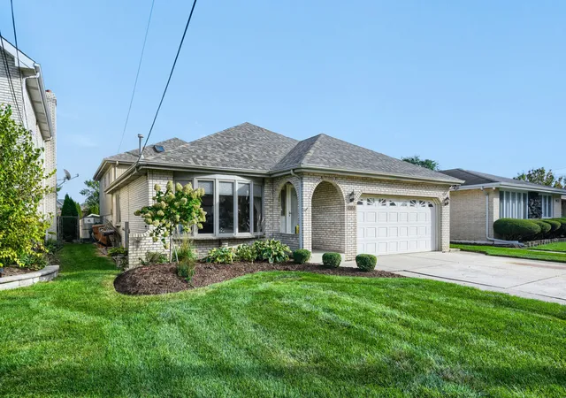 Photo 3 of Single family home for sale at 9015 Natoma Ave, Oak Lawn, IL 60453 | MLS# 12772971 | Listing updated on 2026-10-06