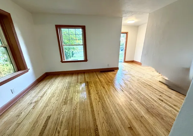 Photo 3 of House for sale at 1613 Green St, Rockford, IL 61102 | MLS# 12772978 | Listing updated on 2026-10-23