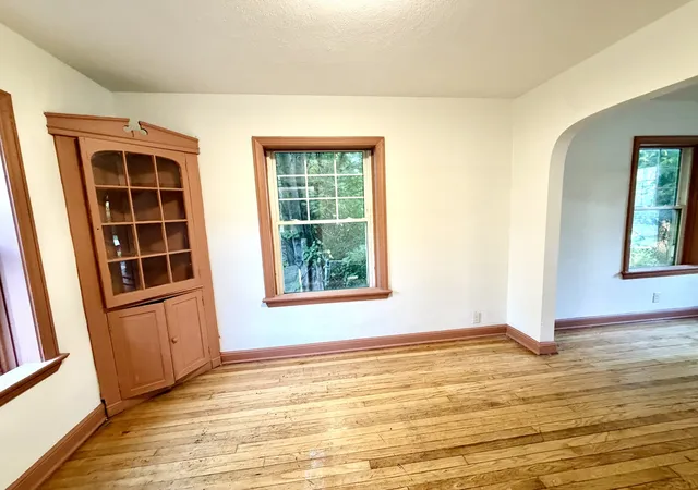 Photo 4 of House for sale at 1613 Green St, Rockford, IL 61102 | MLS# 12772978 | Listing updated on 2026-10-23