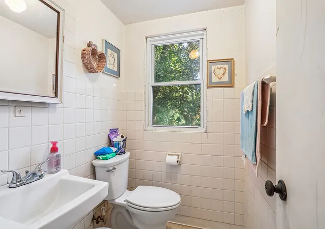 Photo 4 of Single family home for sale at 210 Pembroke Ave, Joliet, IL 60433 | MLS# 12772979 | Listing updated on 2026-10-29